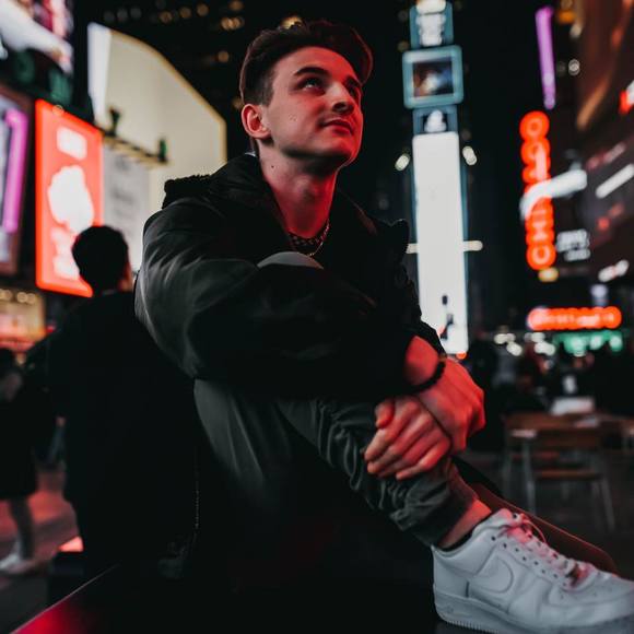 Meet your Posher, Bobby - Picture 1 of 1